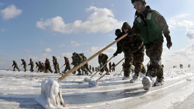 Sammelklage von US-Marinesoldaten: Der tödliche Schnee von Fukushima  Us-marine-schnee-fukushima-strahlung